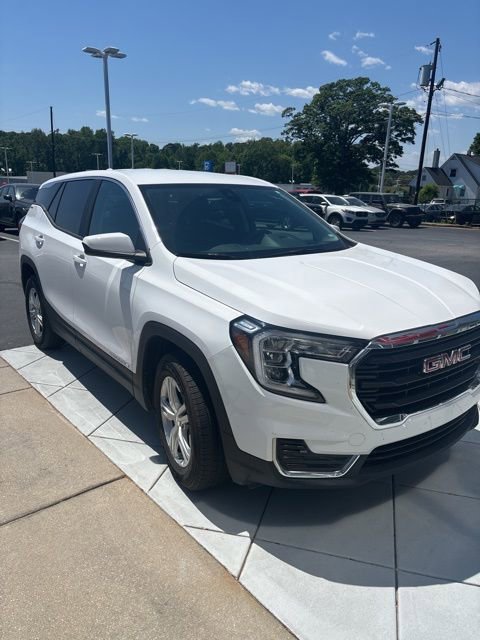 Used 2024 GMC Terrain SLE FWD image 2