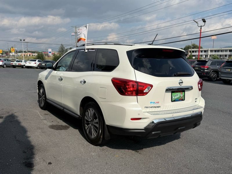 Used 2017 Nissan Pathfinder SL AWD/4WD image 8