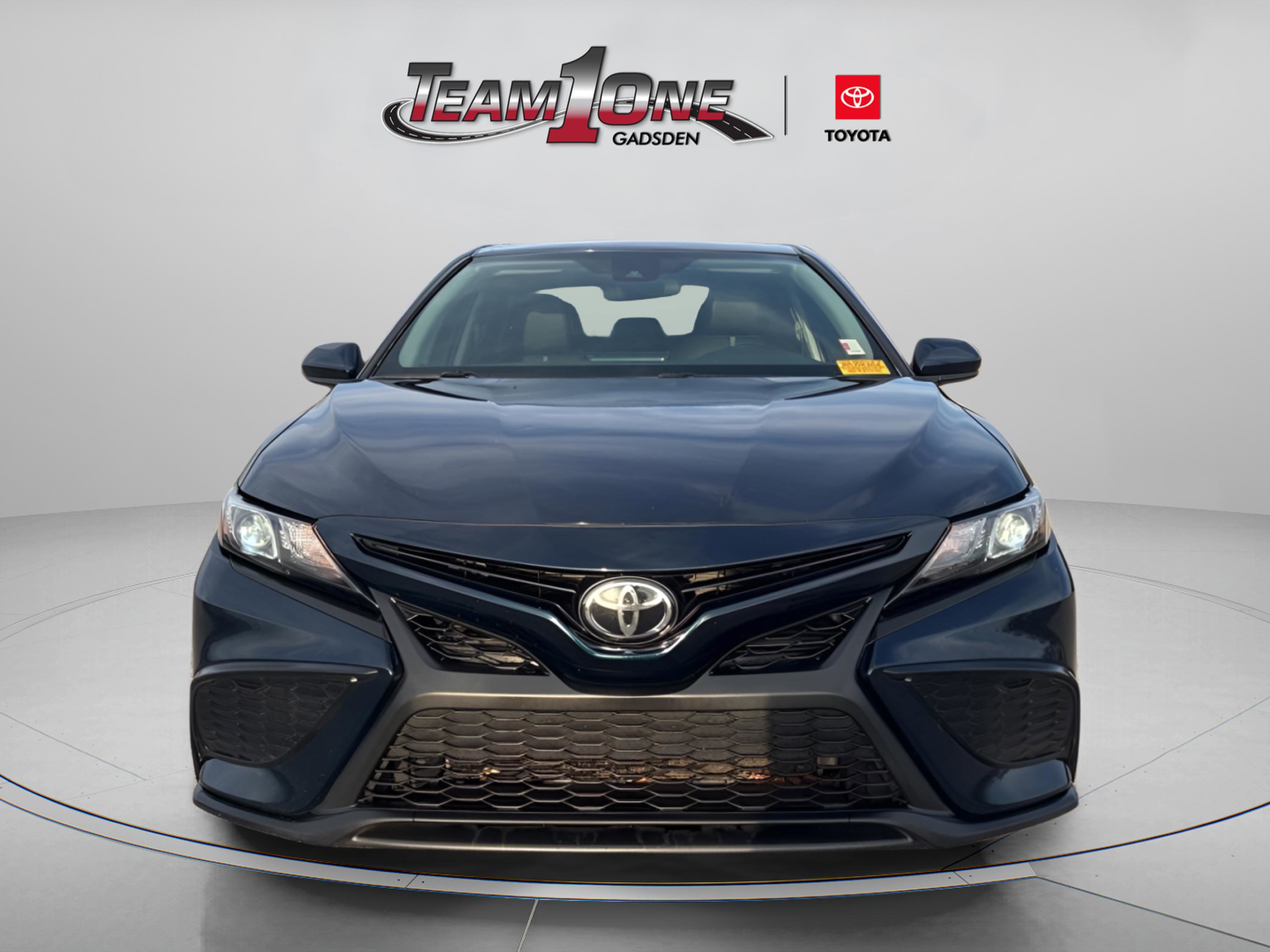 Used 2021 Toyota Camry SE image 2