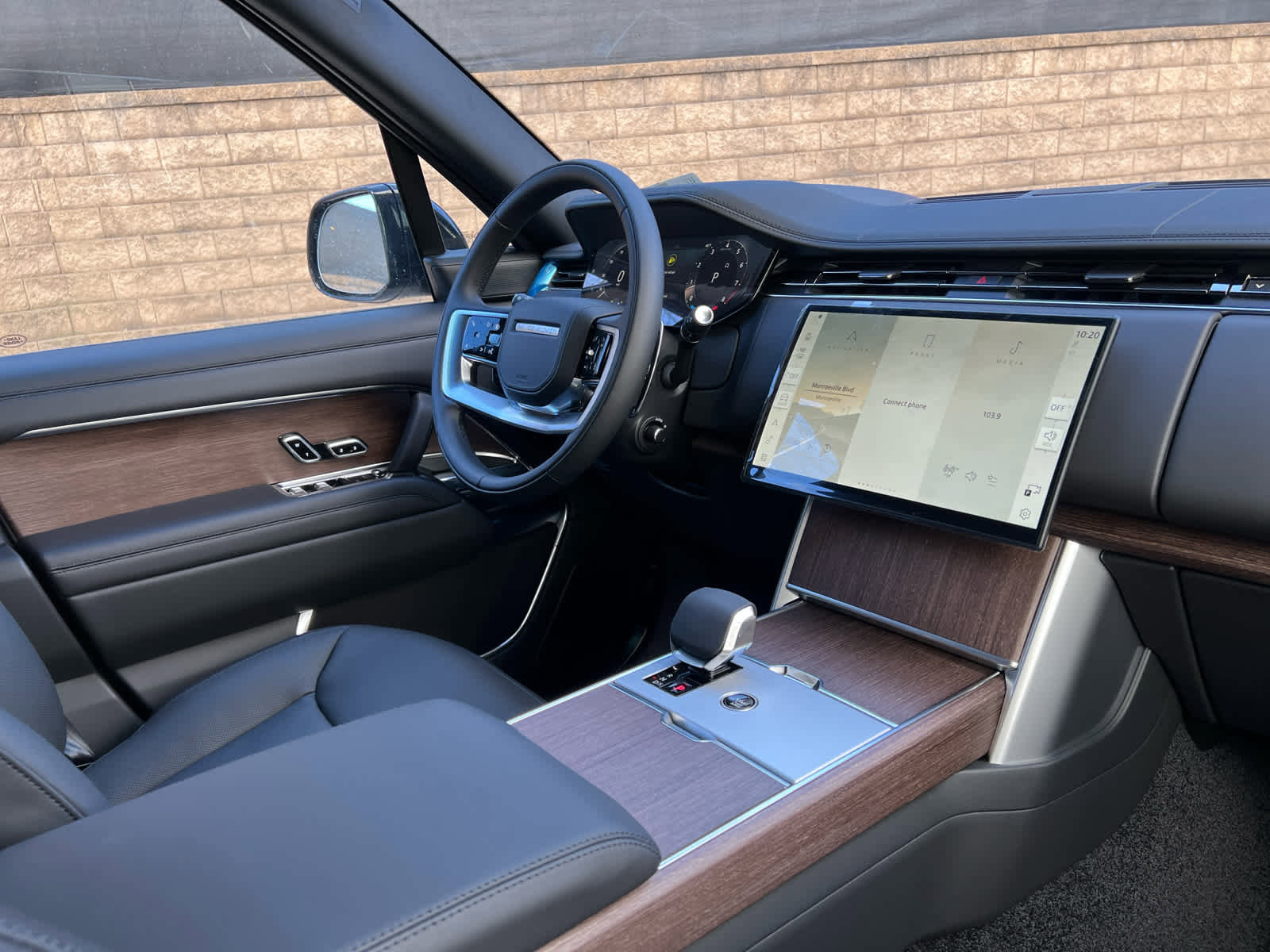 New 2025 Land Rover Range Rover SE image 11