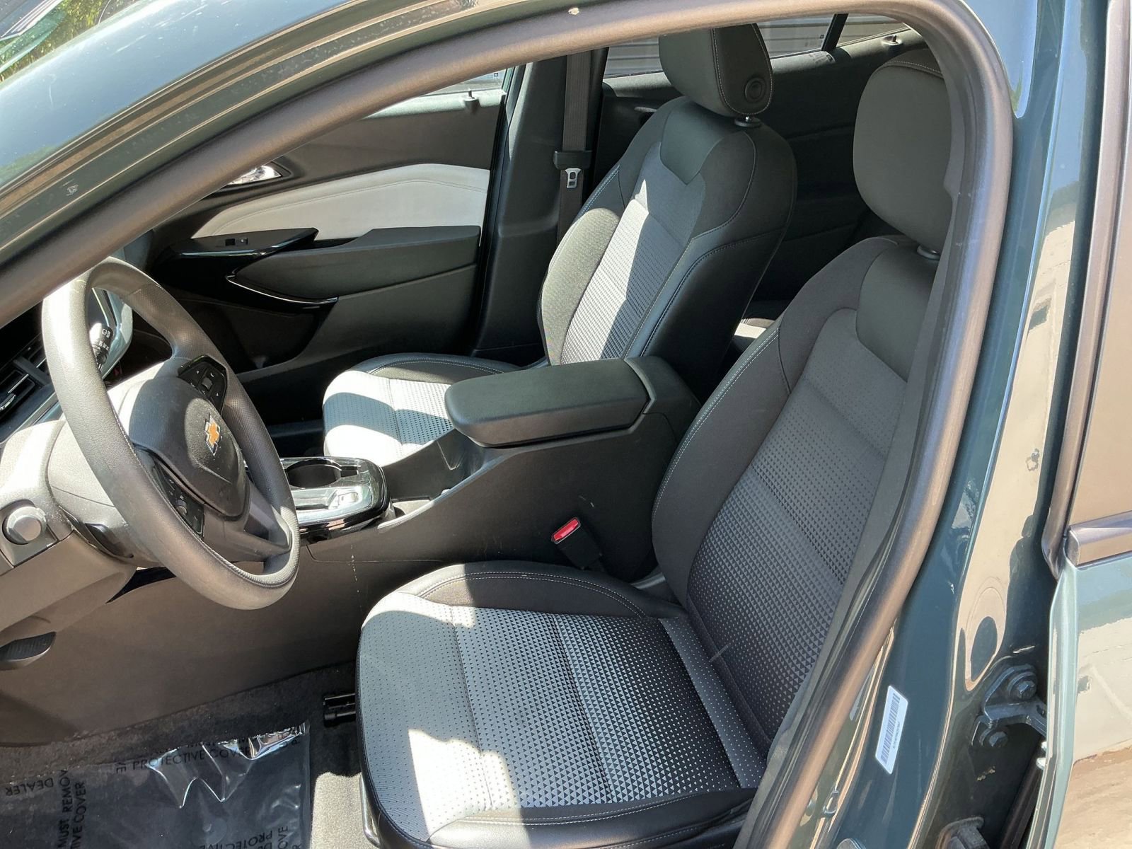 Used 2025 Chevrolet Trax LT FWD image 31