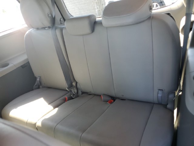 Used 2015 Toyota Sienna XLE w/ XLE Navigation Package FWD image 14