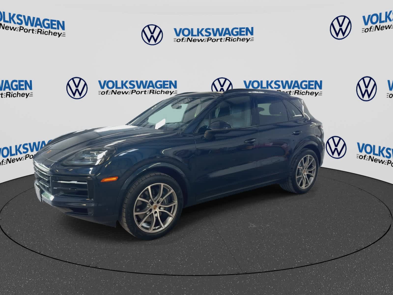 Used 2024 Porsche Cayenne AWD/4WD image 4