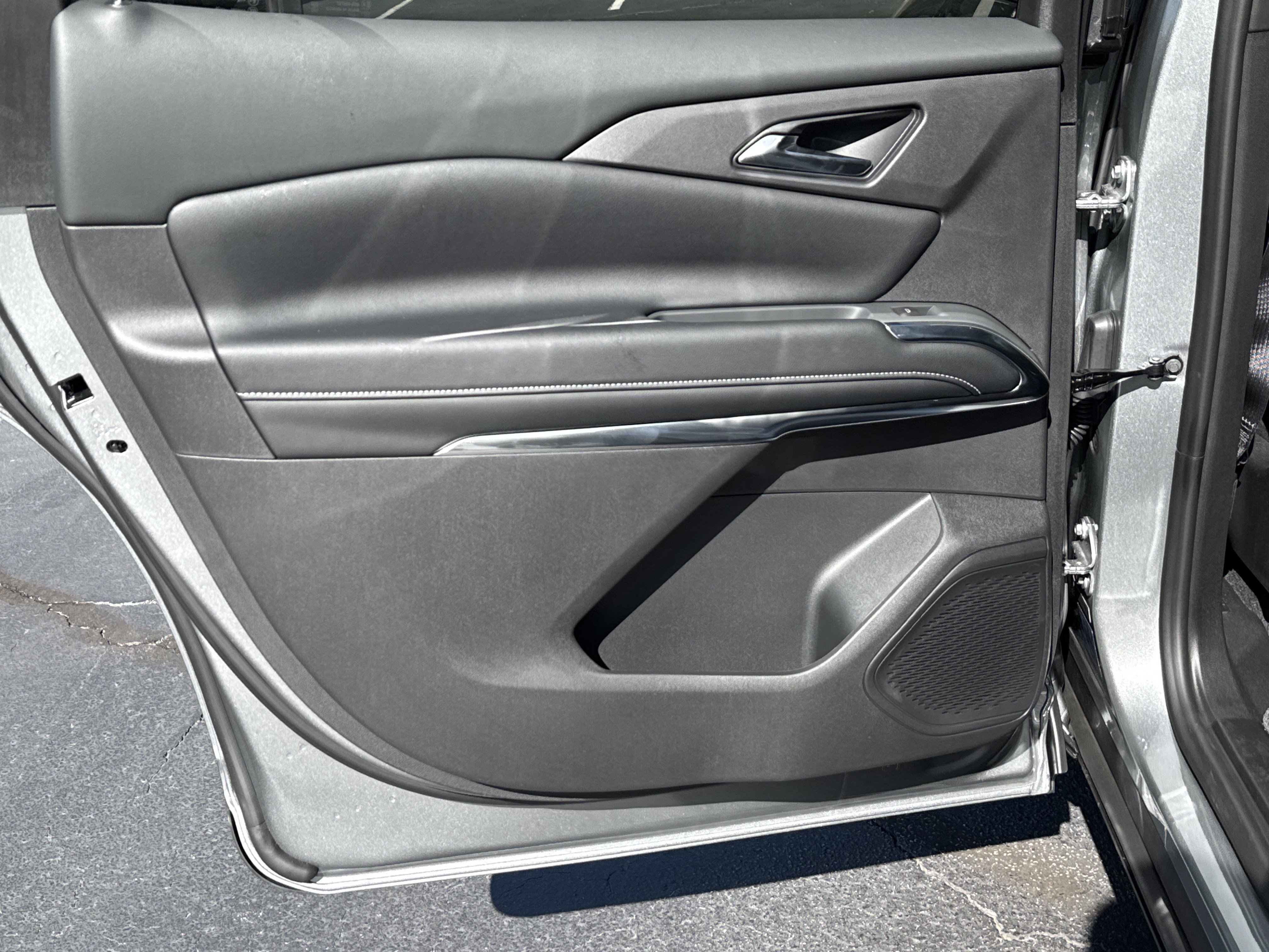 New 2027 Chevrolet Traverse LT FWD image 21