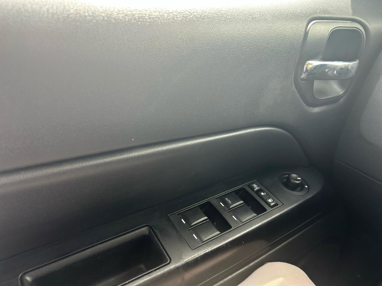 Used 2014 Jeep Patriot High Altitude FWD image 27