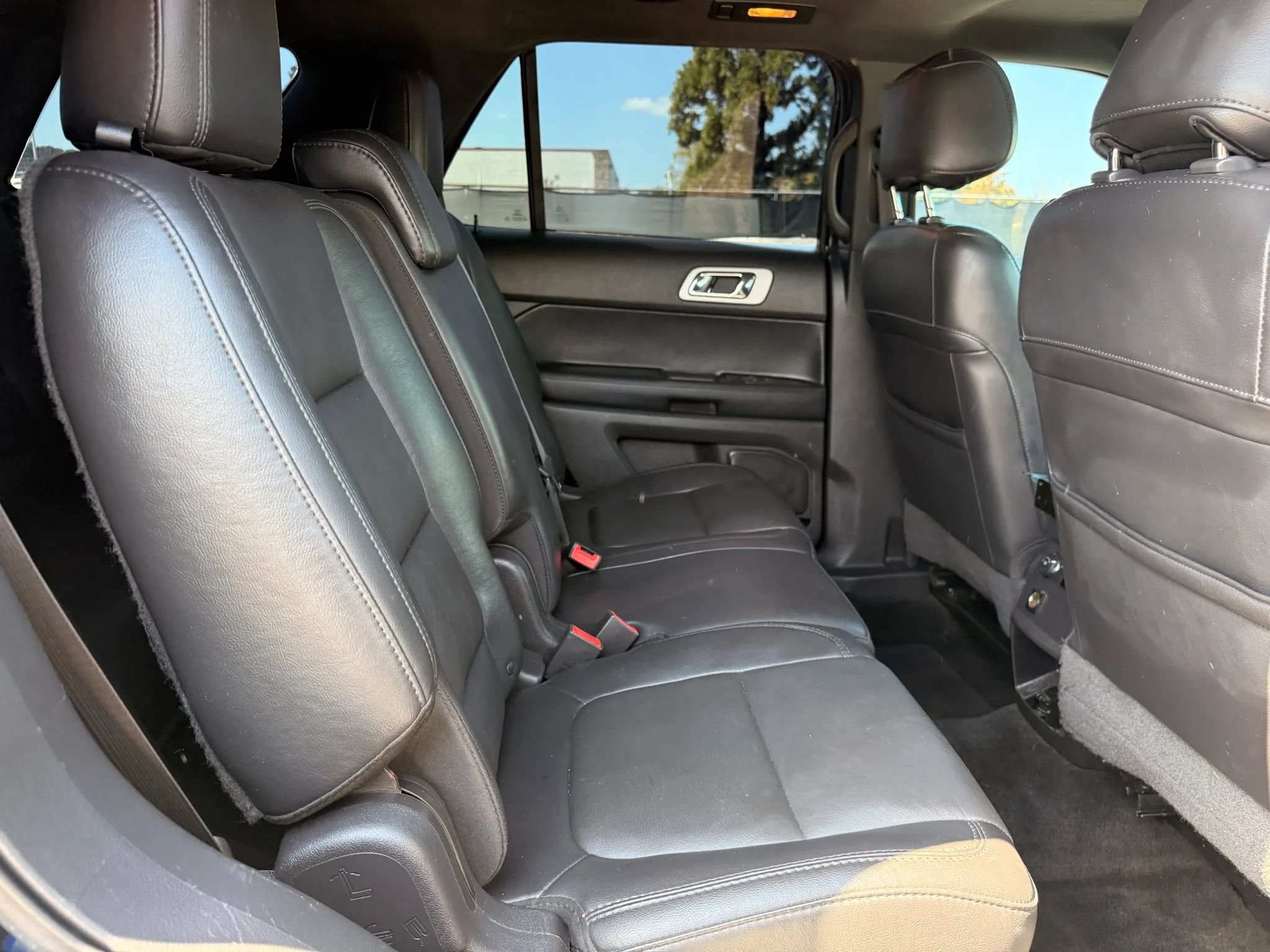 Used 2015 Ford Explorer XLT w/ Equipment Group 202B FWD image 18