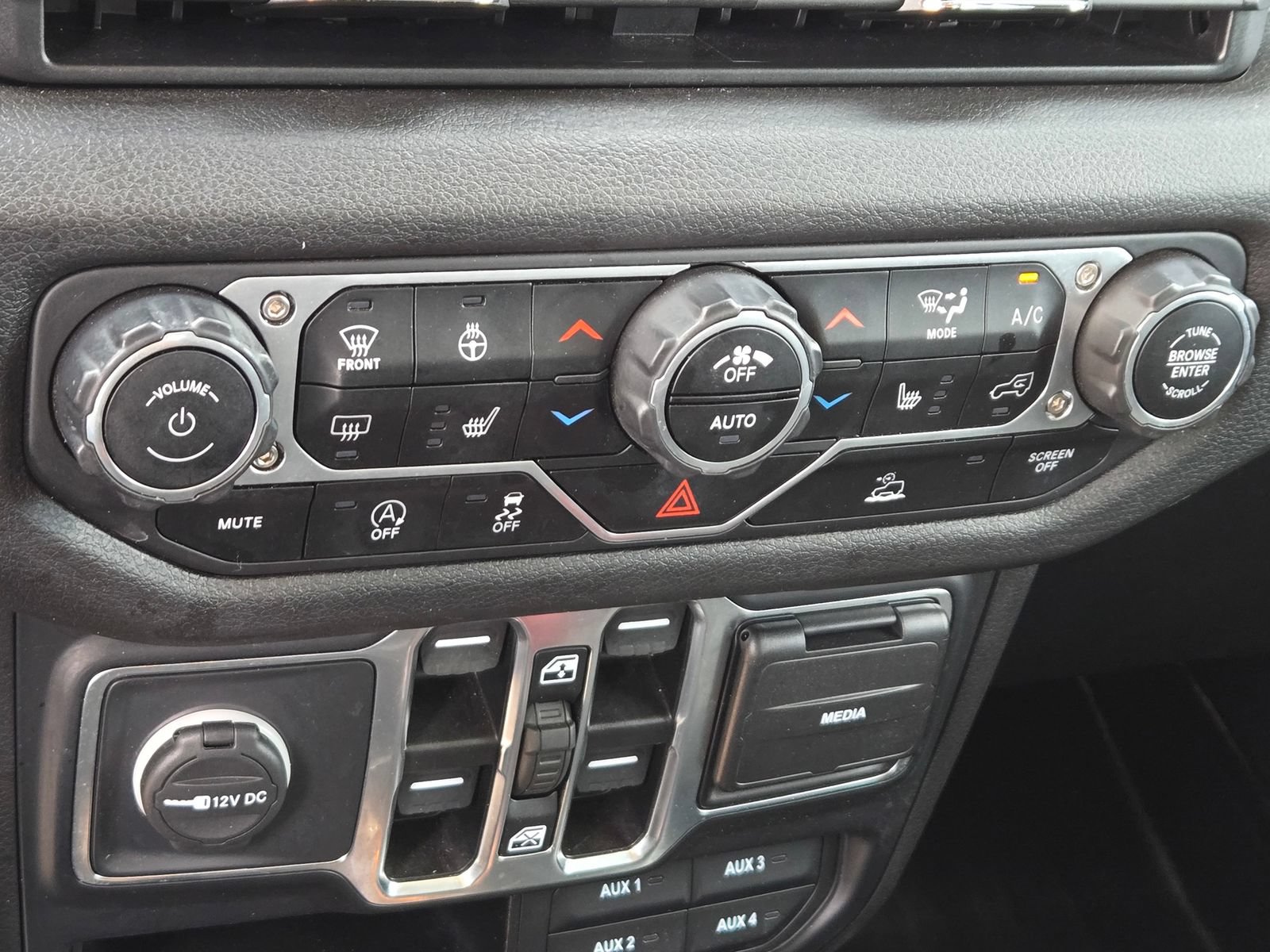 Used 2024 Jeep Gladiator Sport AWD/4WD image 17