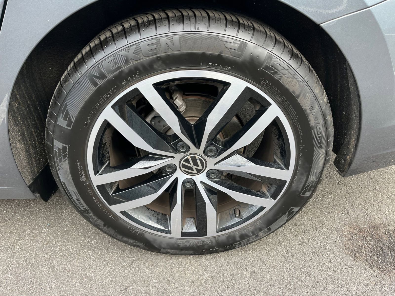 Used 2025 Volkswagen Jetta SE image 29