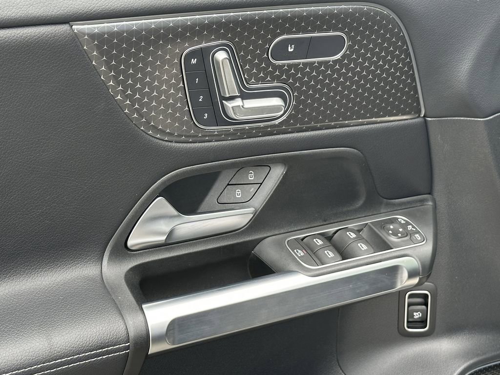Certified 2025 Mercedes-Benz GLB 250 image 12