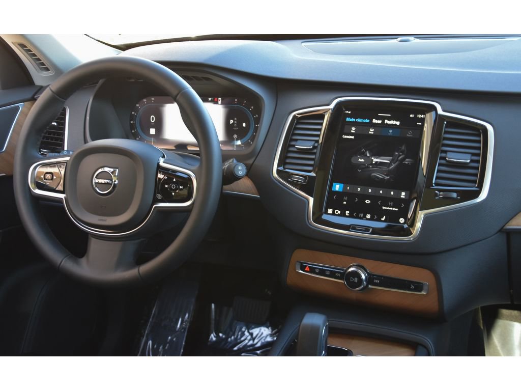 Certified 2024 Volvo XC90 B6 Plus image 18