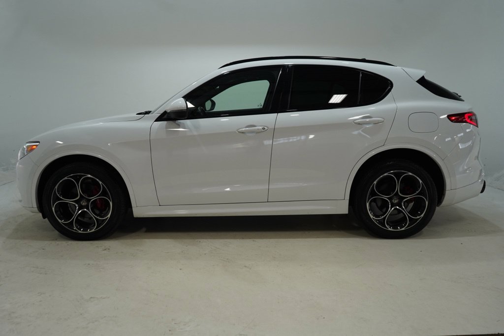 Used 2021 Alfa Romeo Stelvio Ti Sport AWD/4WD image 4