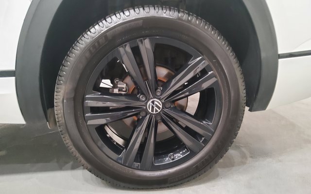 Used 2022 Volkswagen Atlas SEL R-Line image 42