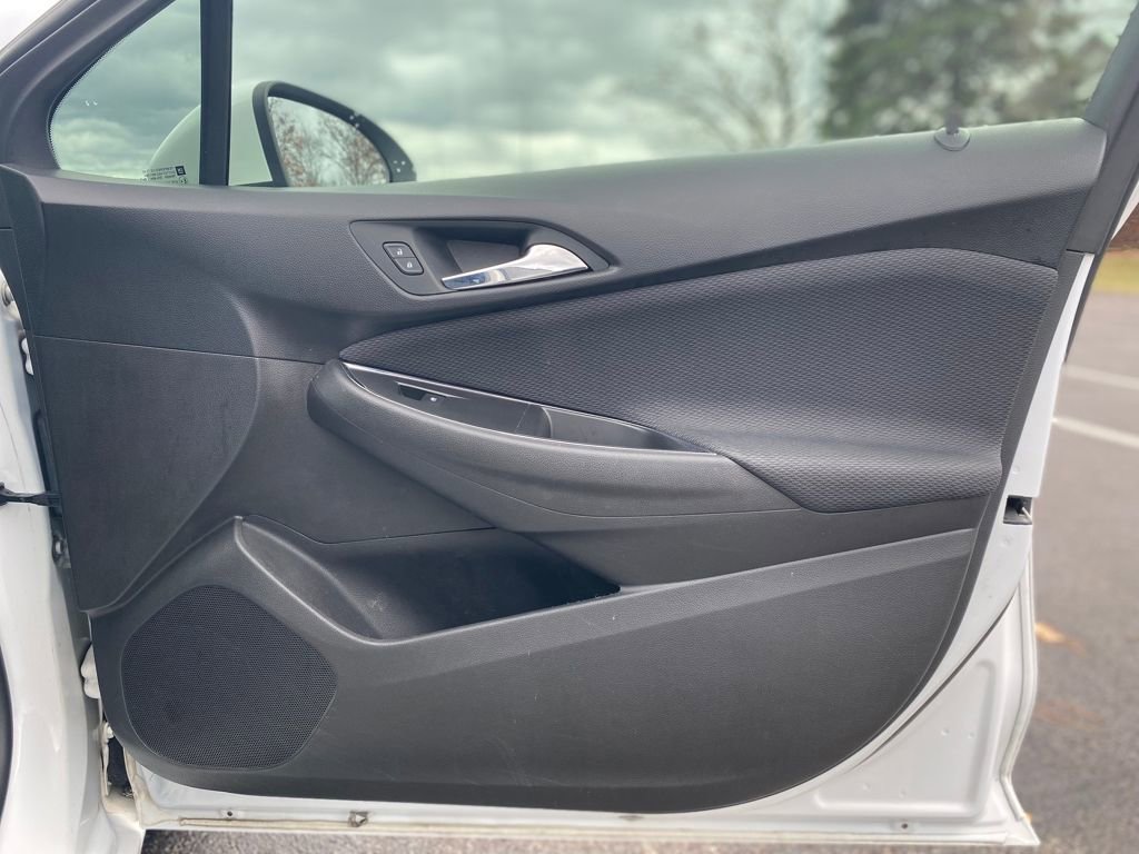 Used 2018 Chevrolet Cruze LT image 9