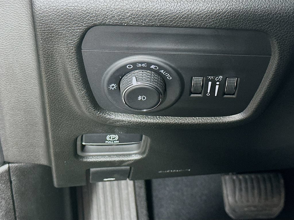 Certified 2025 Jeep Grand Cherokee L Limited AWD/4WD image 18