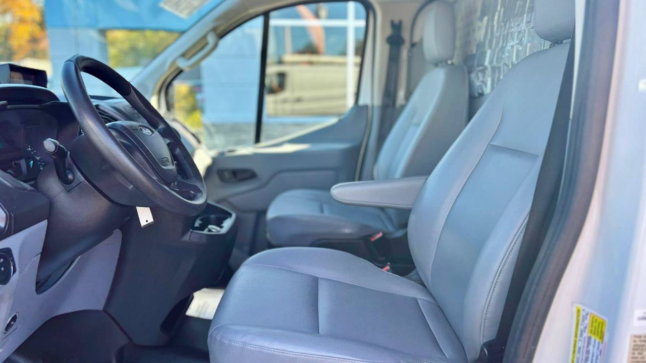 Used 2018 Ford Transit 250 130 Low Roof RWD image 17