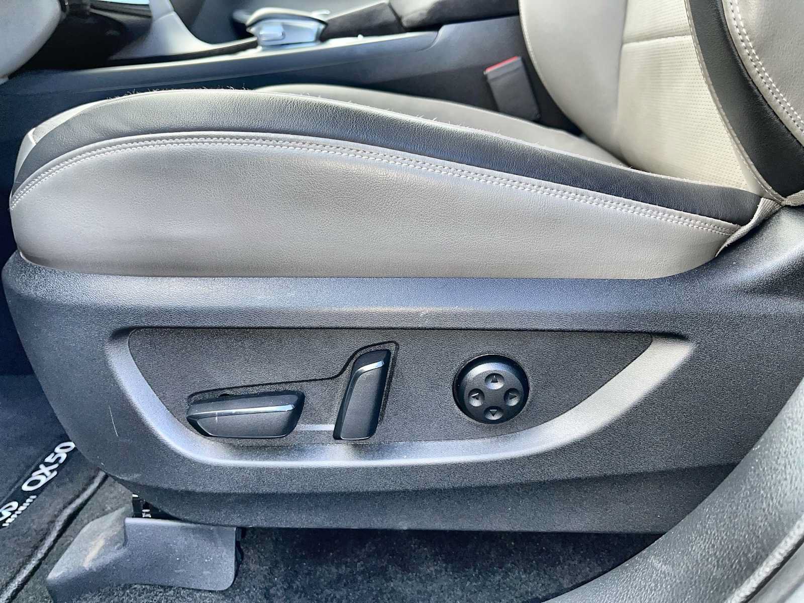 Used 2023 INFINITI QX50 Sensory w/ Accent Package FWD image 14