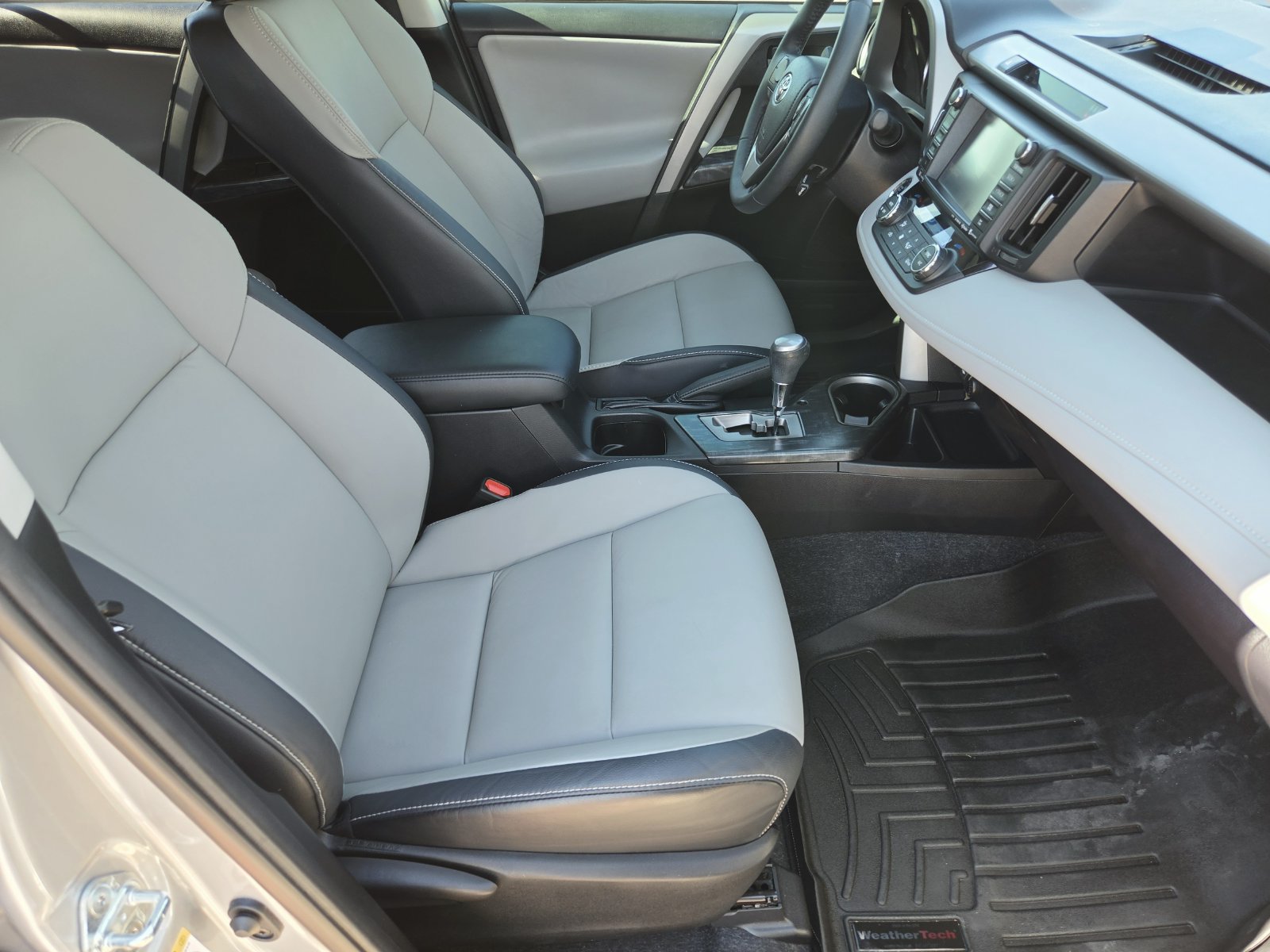 Used 2018 Toyota RAV4 Platinum FWD image 14