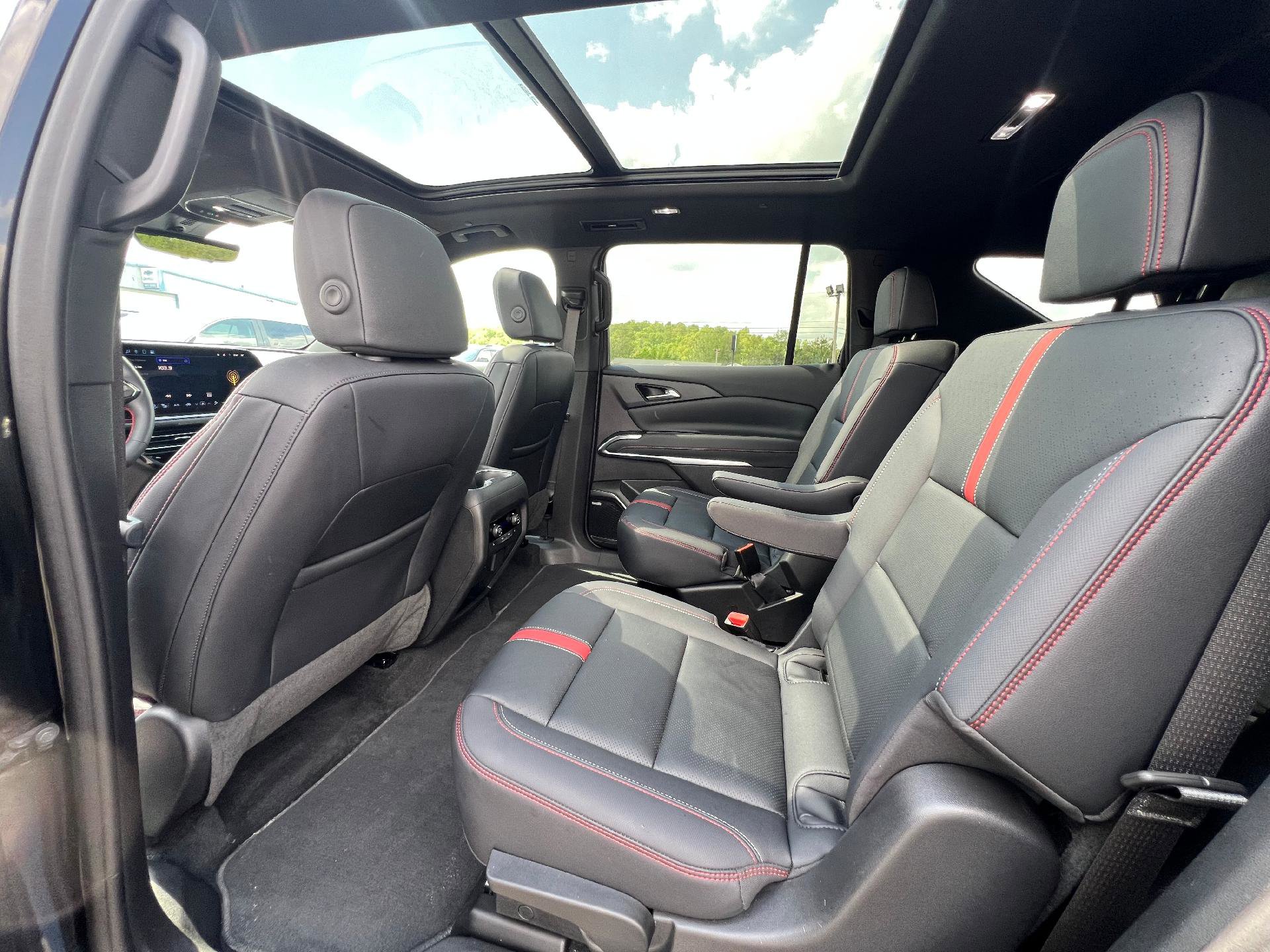 Used 2024 Chevrolet Traverse RS image 13