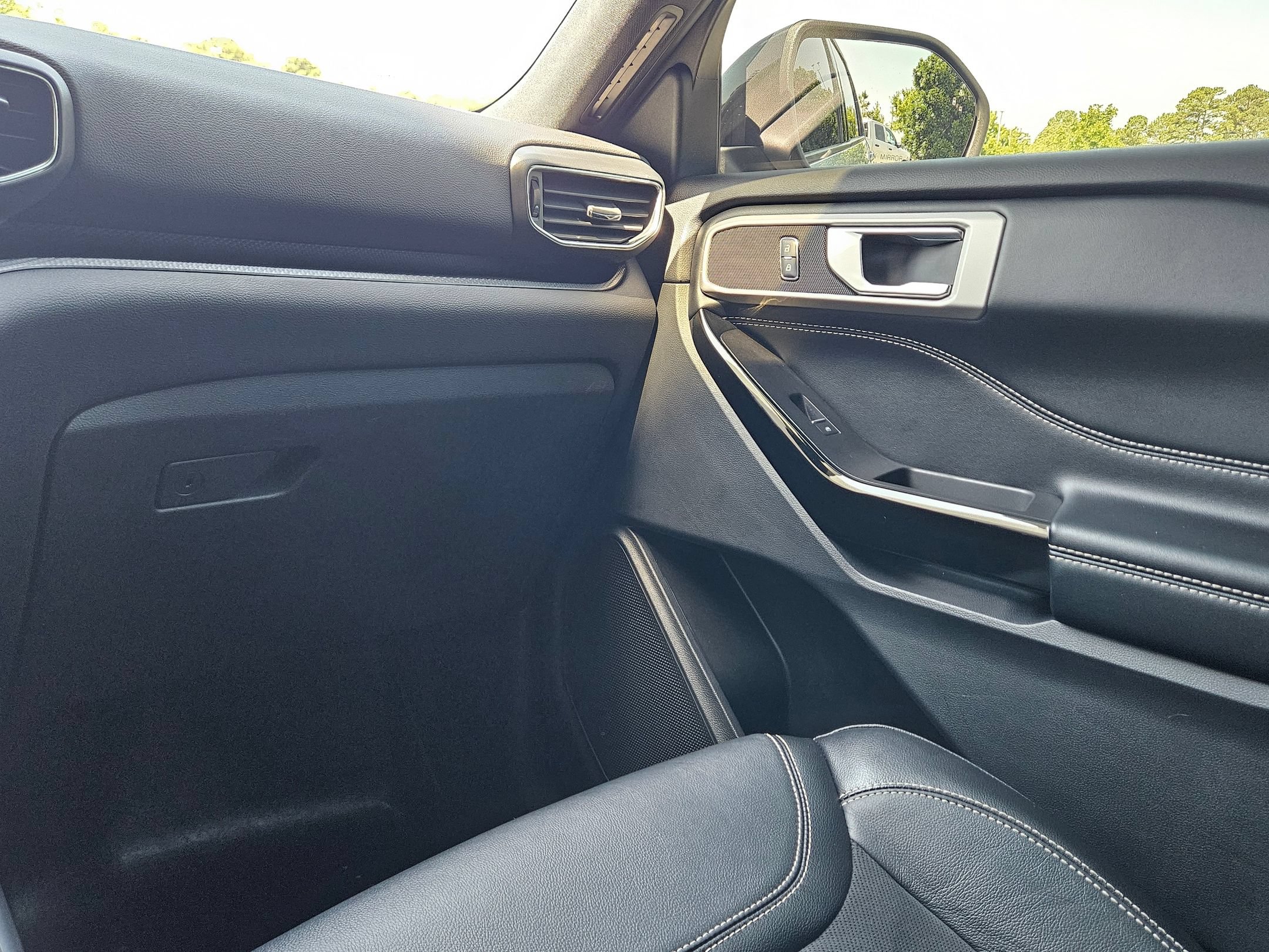 Used 2022 Ford Explorer ST AWD/4WD image 11