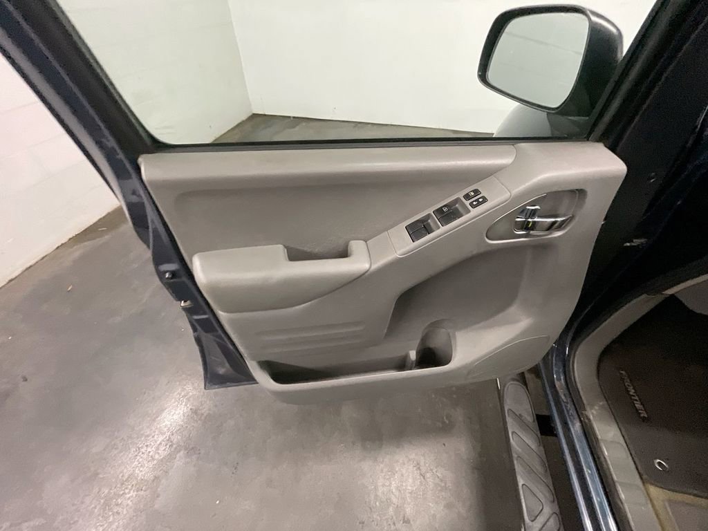 Used 2015 Nissan Frontier SV w/ SV Value Truck Package image 19