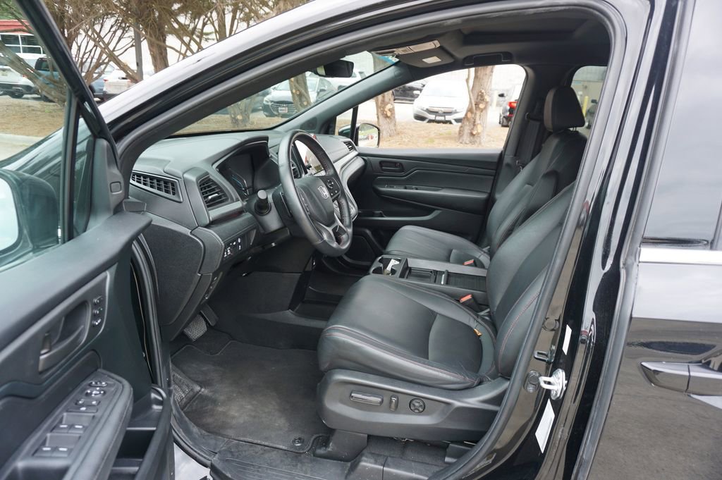 Used 2024 Honda Odyssey Sport image 2