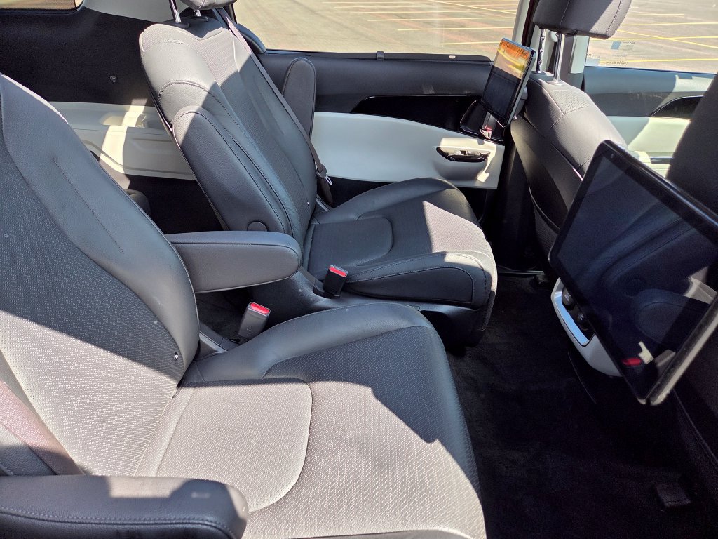 Used 2024 Kia Carnival SX Prestige FWD image 41