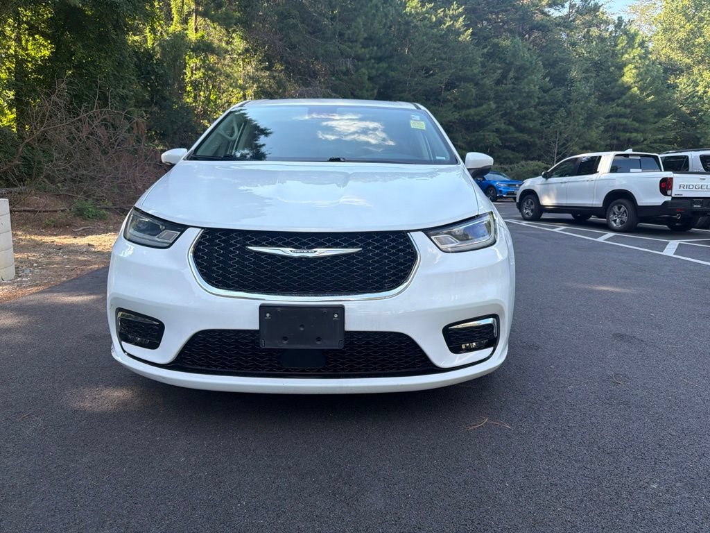 Used 2023 Chrysler Pacifica Touring-L FWD image 3