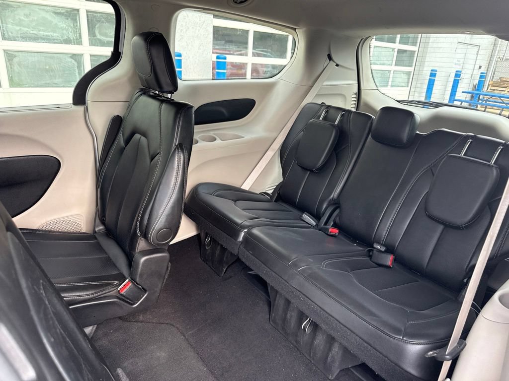 Used 2024 Chrysler Pacifica Touring-L FWD image 35