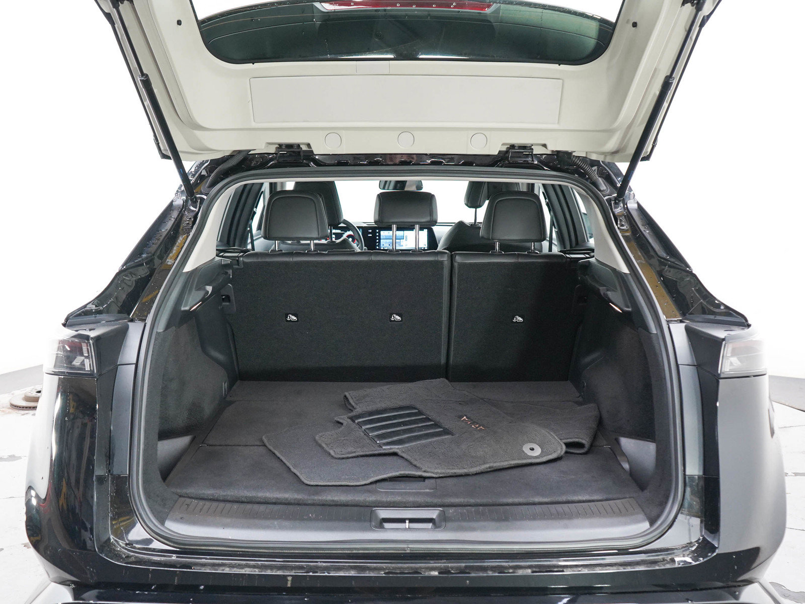Used 2024 Nissan Ariya AWD image 16
