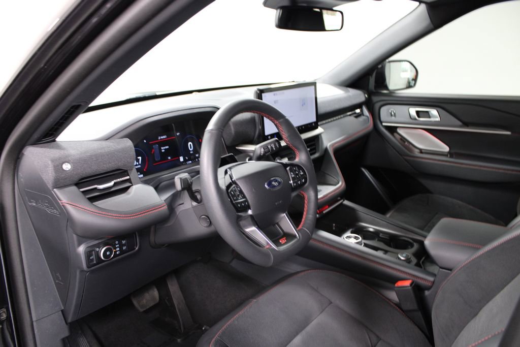 Used 2025 Ford Explorer ST image 26