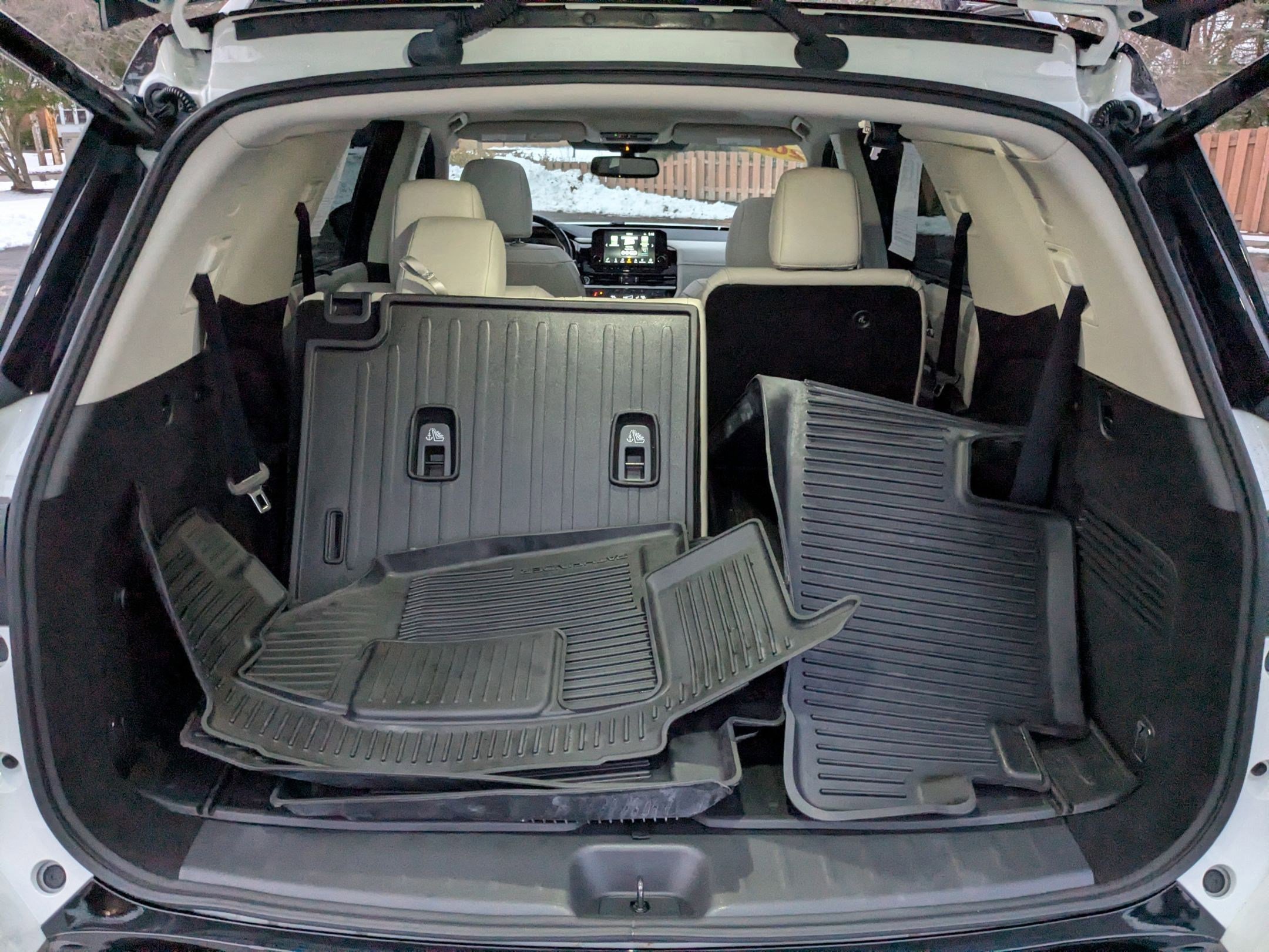 Used 2022 Nissan Pathfinder Platinum w/ Cargo Package image 7