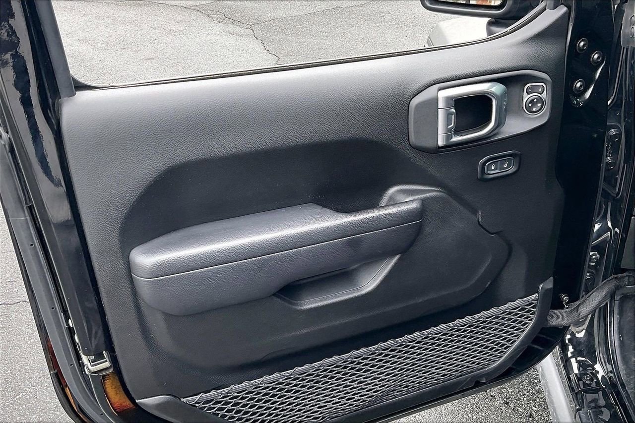 Certified 2023 Jeep Wrangler Unlimited w/ Cold Weather Group image 27