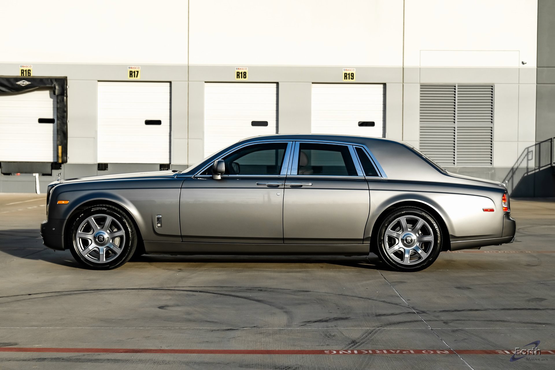 Used 2014 Rolls-Royce Phantom Sedan image 5
