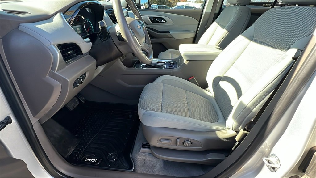Used 2021 Chevrolet Traverse LT image 13