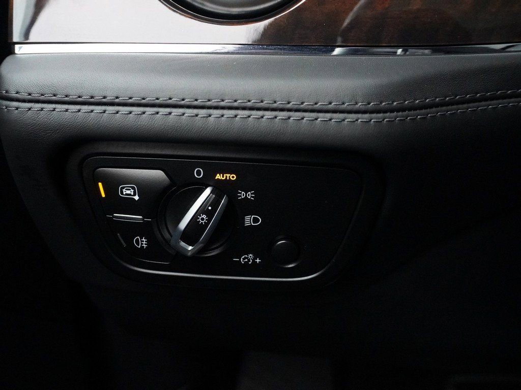 Used 2019 Bentley Bentayga image 42