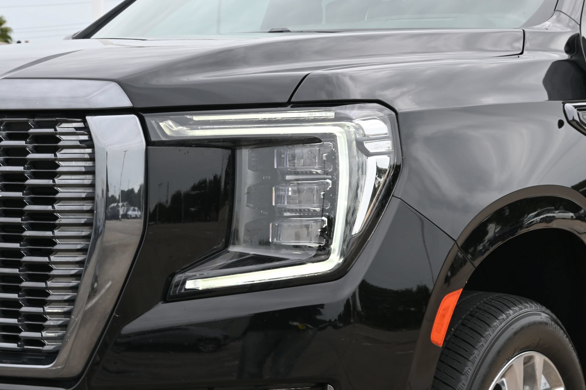 Used 2024 GMC Yukon XL Denali Ultimate AWD/4WD image 25