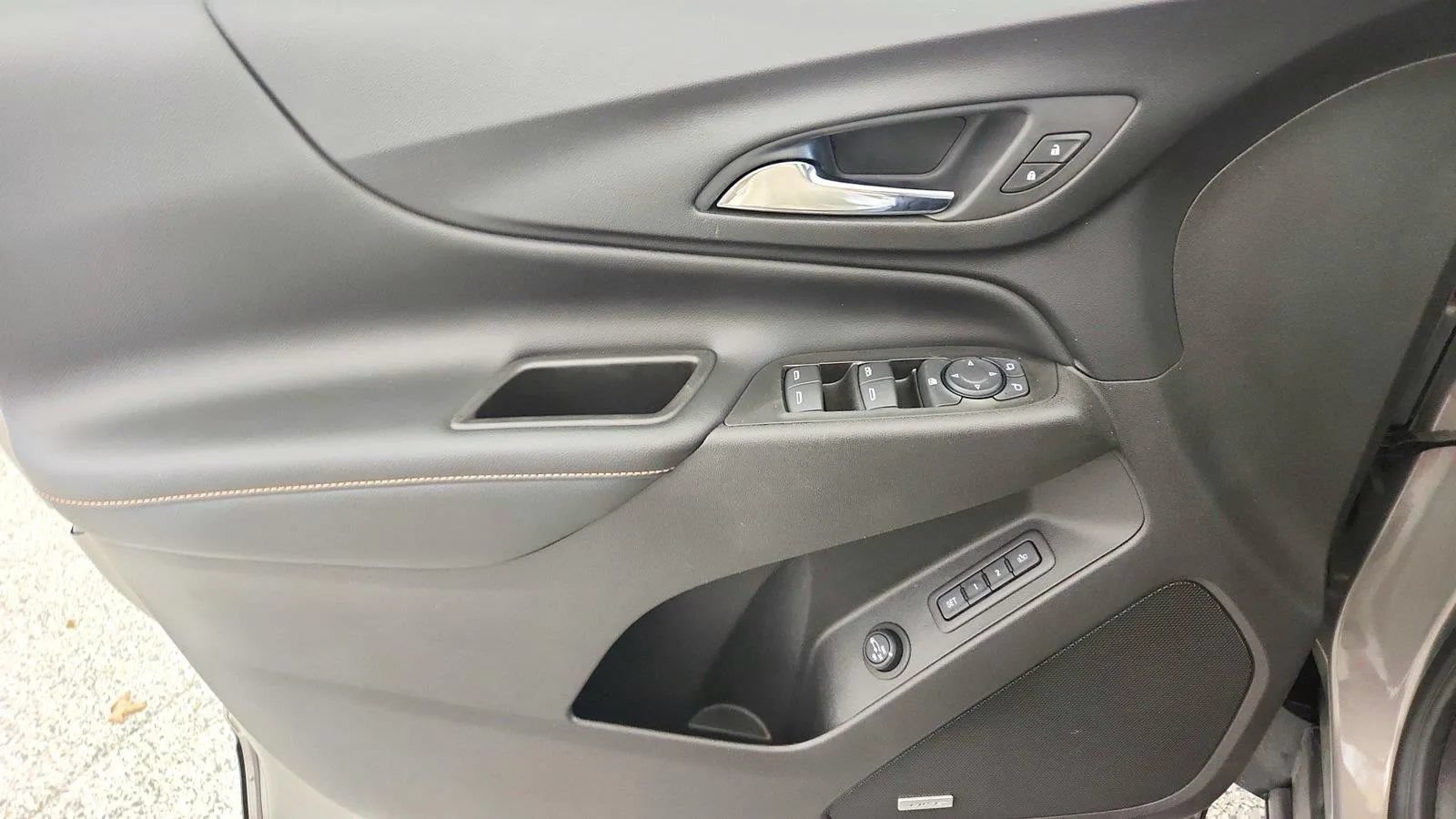 Used 2018 Chevrolet Equinox Premier AWD/4WD image 24