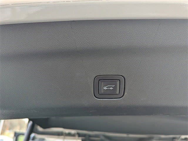 Used 2022 Chevrolet Tahoe Z71 image 17