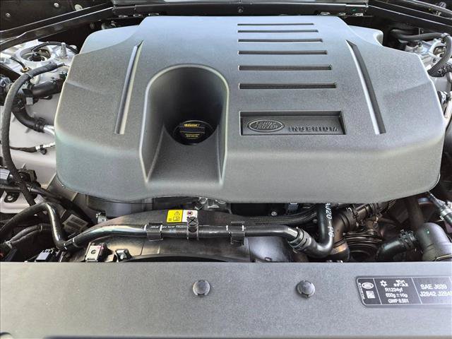 New 2026 Land Rover Defender 130 X-Dynamic SE AWD/4WD image 16