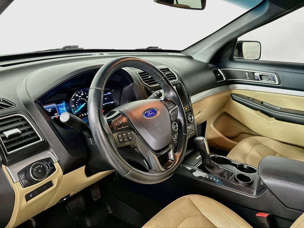 Used 2016 Ford Explorer XLT w/ Equipment Group 202A FWD image 10