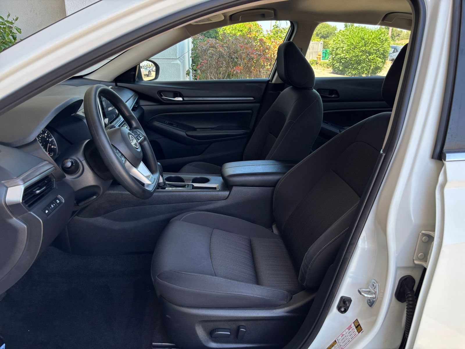 Used 2025 Nissan Altima 2.5 SV FWD image 28