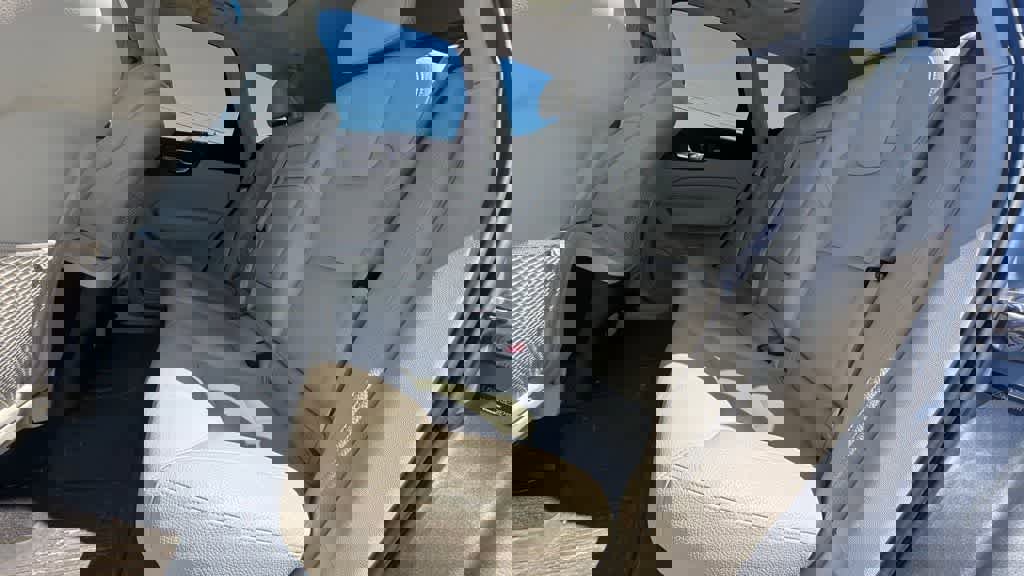 Used 2019 Volvo XC60 T6 Momentum w/ Multimedia Package image 19