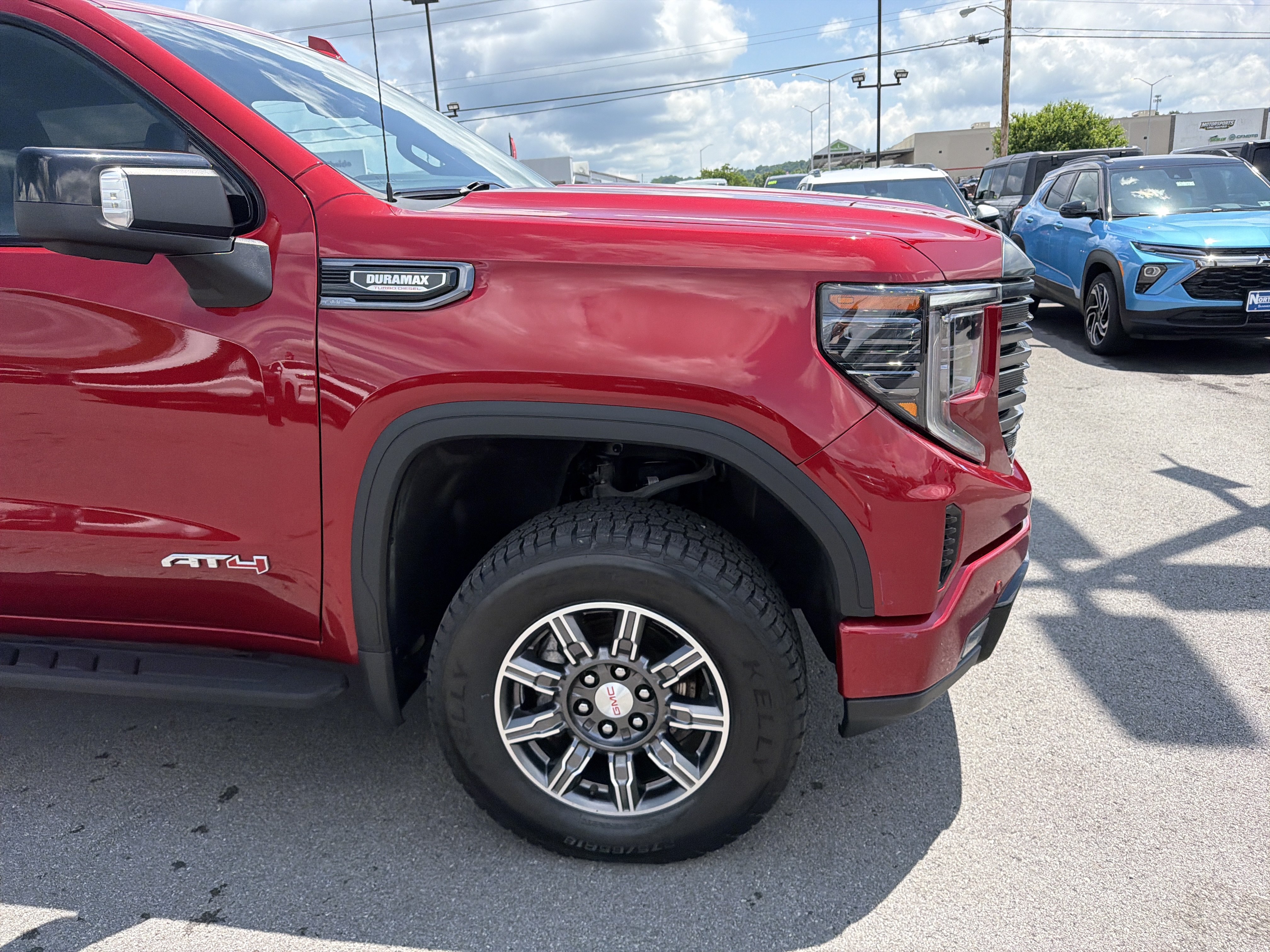 Used 2024 GMC Sierra 1500 AT4 w/ Technology Package AWD/4WD image 4
