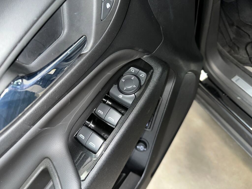 Certified 2023 Chevrolet Equinox Premier w/ LPO, Floor Liner Package image 5