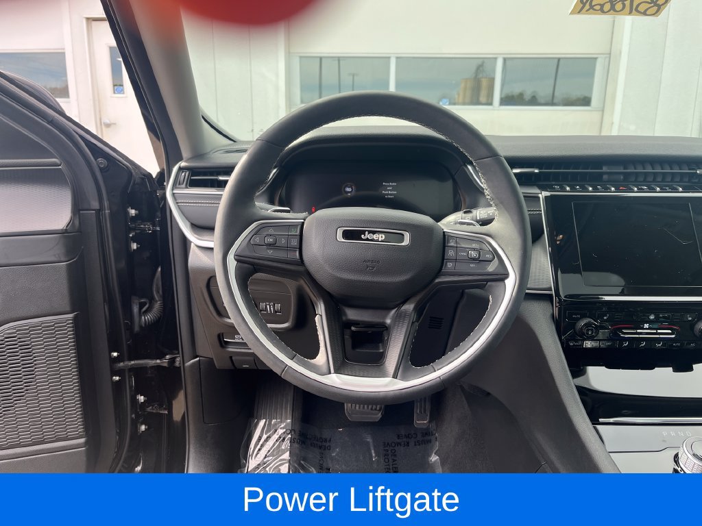 Used 2023 Jeep Grand Cherokee L Laredo w/ Luxury Tech Group I AWD/4WD image 17