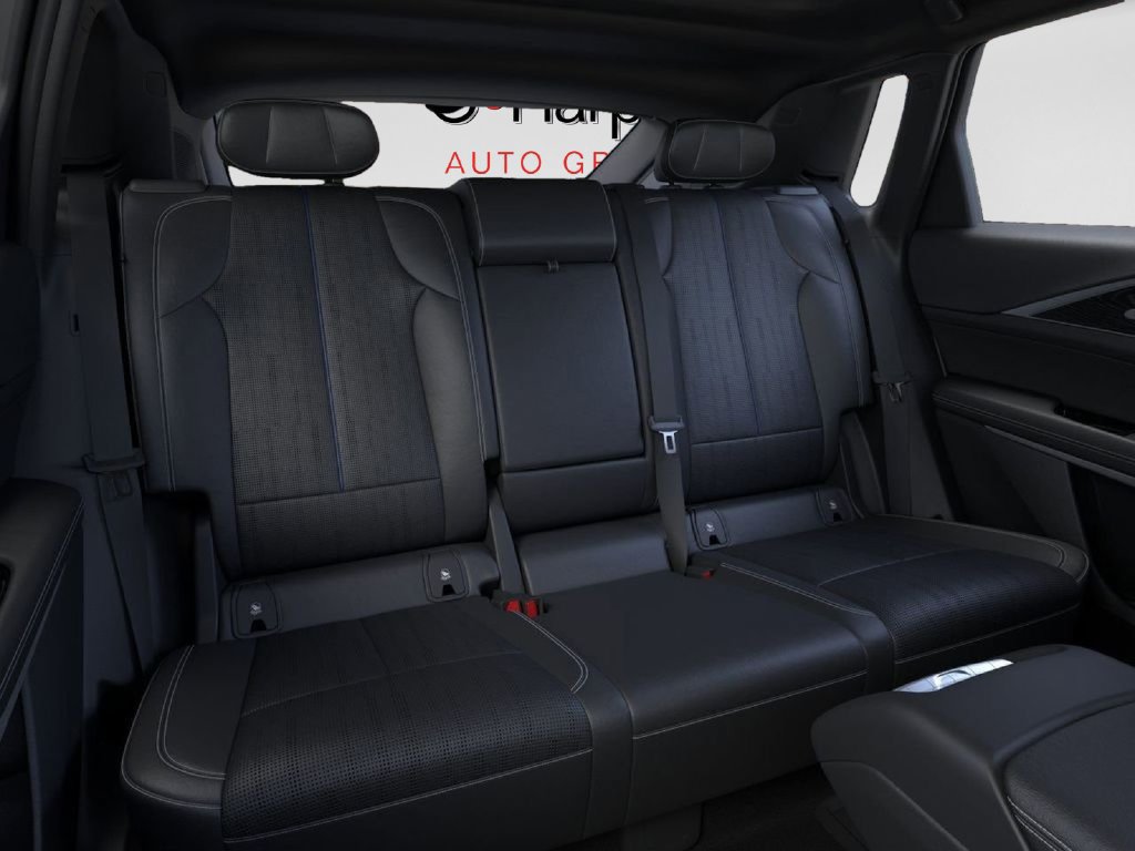 New 2026 Cadillac Lyriq Signature Luxury AWD/4WD image 17