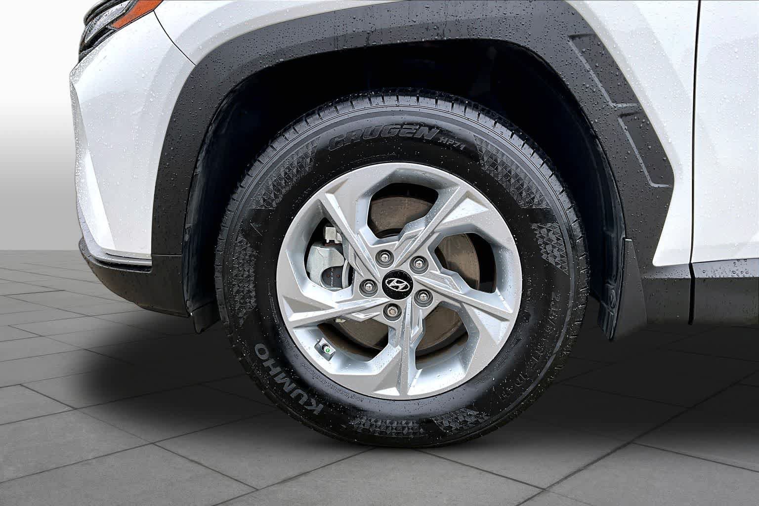 Certified 2023 Hyundai Tucson SEL w/ Winter Package AWD/4WD image 11