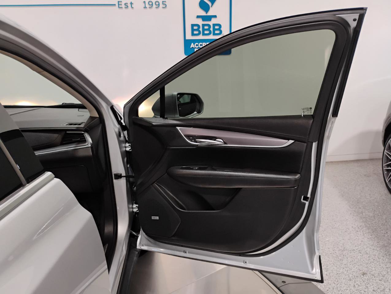 Used 2018 Cadillac XT5 Luxury w/ Driver Awareness Package image 90