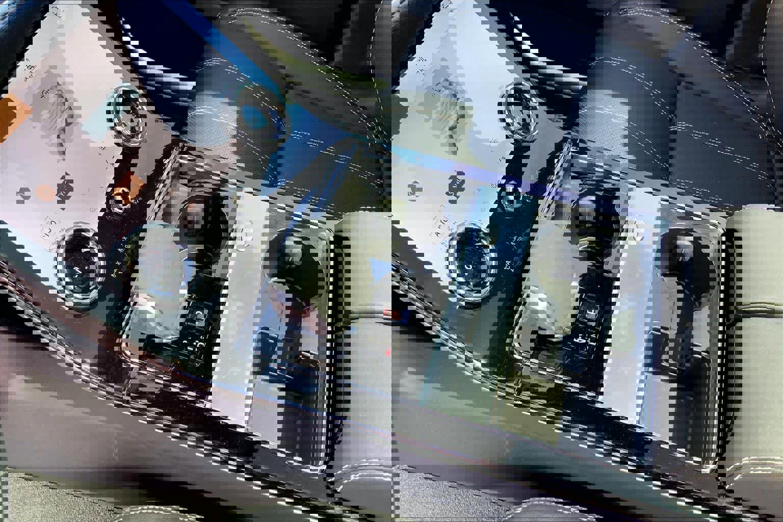 Used 2023 Land Rover Range Rover Velar R-Dynamic S AWD/4WD image 17