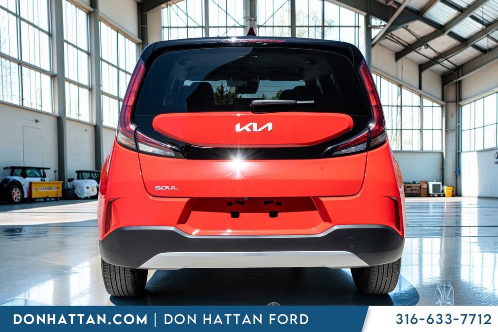 Used 2025 Kia Soul LX FWD image 32